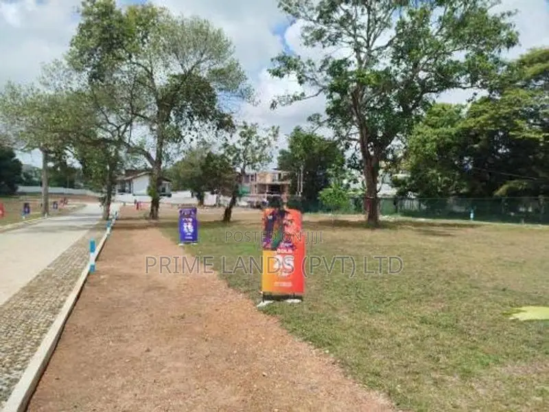 බොරලැස්ගමුව ගංගාරාම පාරෙන් බිම් කොටස් විකිණීමට