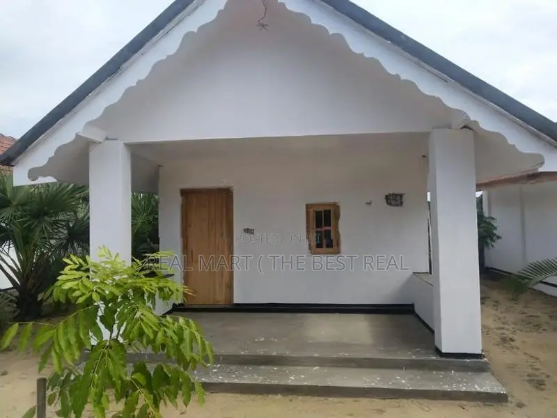 ARUGAM BAY : (5,000 SQFT) 5-AC-CABANA BEACH HOTEL FOR SALE