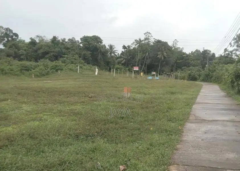 හොරණ නගරය සමීපයෙන් වටිනා බිම්කොටස්