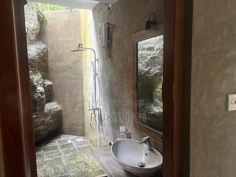 Furnished House in Mixed Crop Land - Mandawela
