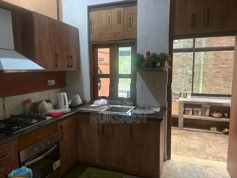 Furnished House in Mixed Crop Land - Mandawela
