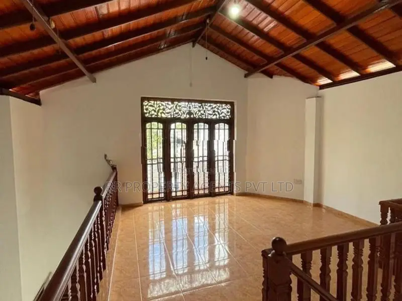 Two Story House for Rent in Thalawathugoda