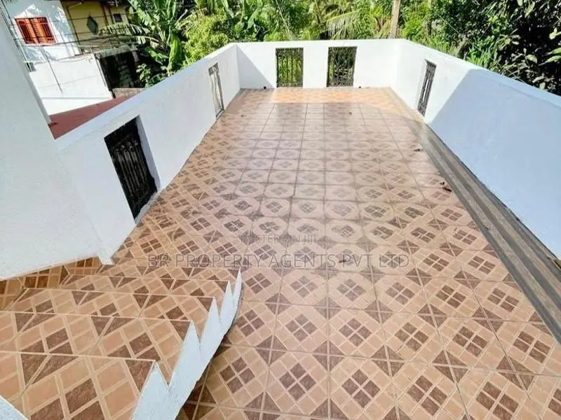 Two Story House for Rent in Thalawathugoda