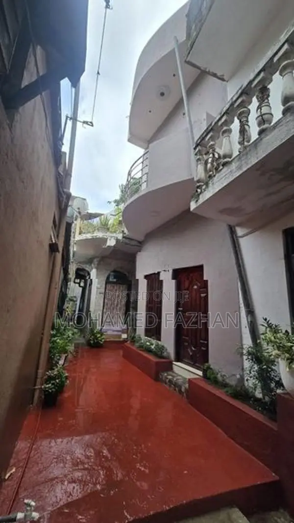 3 Storey House for Rent in Colombo 15
