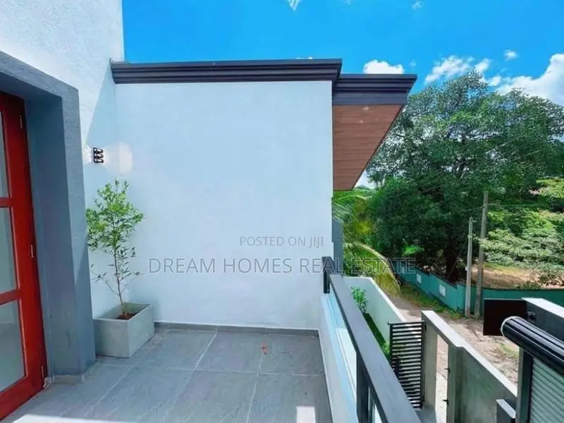Modern 3-Bedroom House for Sale – Wataraka, Homagama