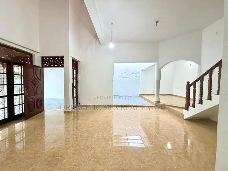 4-Bedroom House for Rent – Thalawathugoda