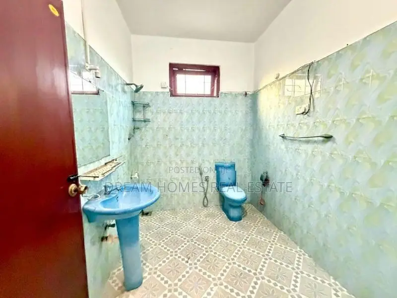 4-Bedroom House for Rent – Thalawathugoda
