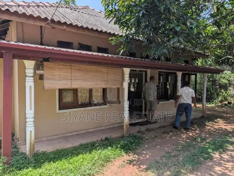 Dehiwela Colonial Type Single Story House with Green Garden for Sale
