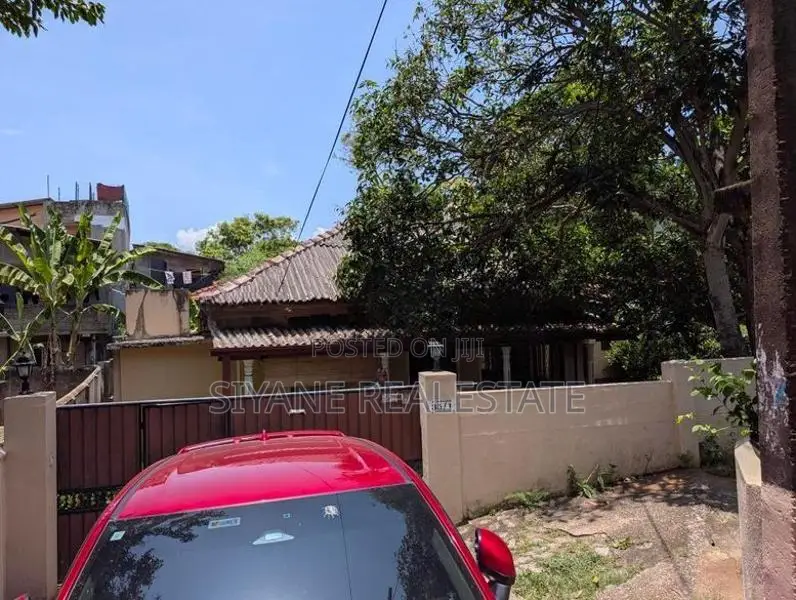 Dehiwela Colonial Type Single Story House with Green Garden for Sale