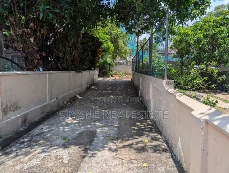 Dehiwela Colonial Type Single Story House with Green Garden for Sale