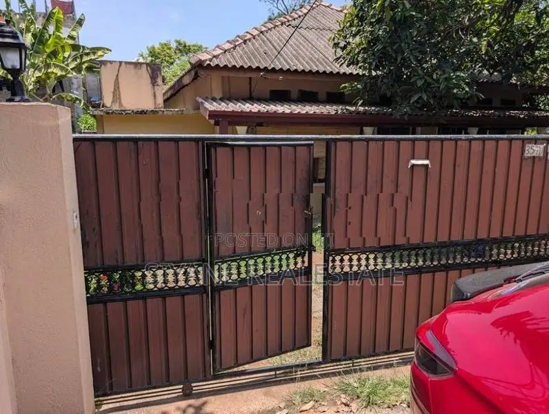 Dehiwela Colonial Type Single Story House with Green Garden for Sale