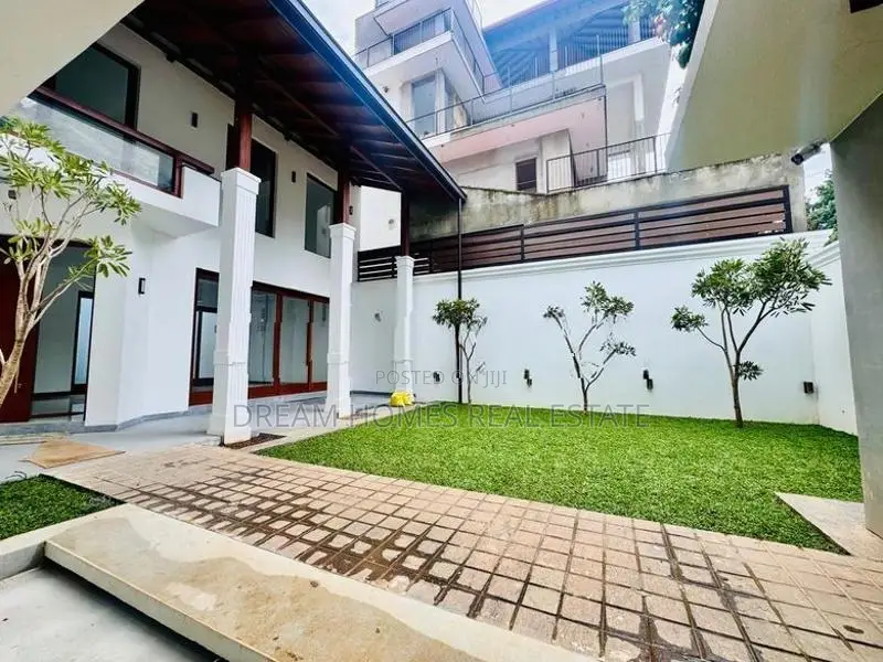 Luxury 3-Story Residence with Rooftop Bar Pool – Kotte
