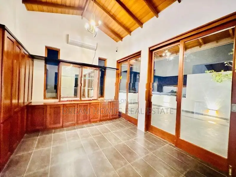Luxury 3-Story Residence with Rooftop Bar Pool – Kotte