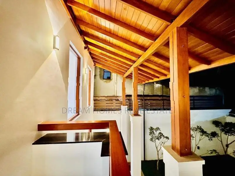 Luxury 3-Story Residence with Rooftop Bar Pool – Kotte