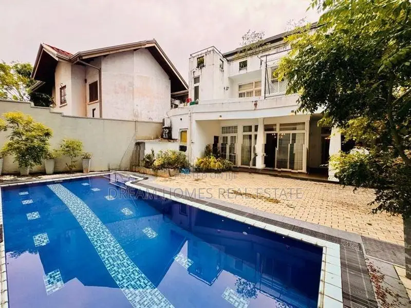 Luxury House for Sale Facing Victoria Park – Alexandra Place