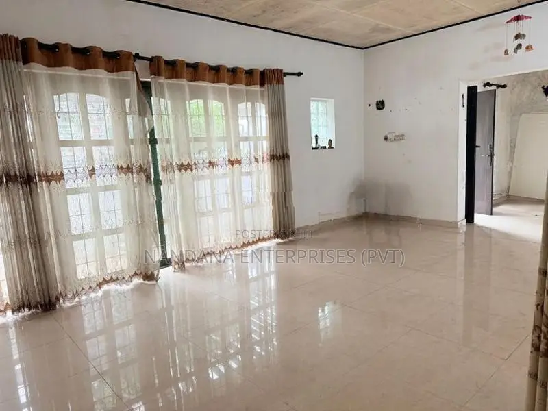 ව්‍යාපාරික ස්ථානයක් සඳහා කුලියට දීමට ඇත