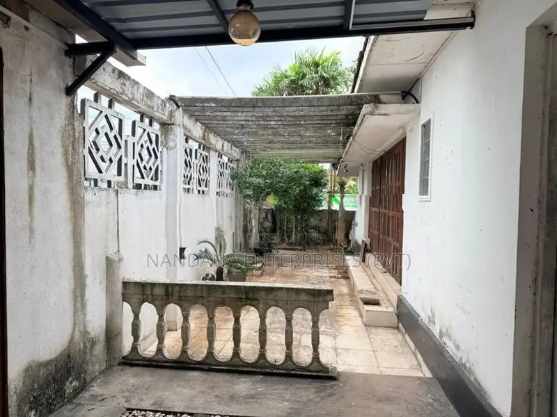 ව්‍යාපාරික ස්ථානයක් සඳහා කුලියට දීමට ඇත