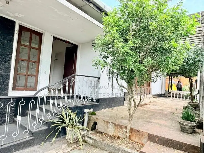 ව්‍යාපාරික ස්ථානයක් සඳහා කුලියට දීමට ඇත
