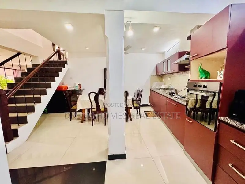 Luxury 5 Bedroom Home for Sale – Pitakotte