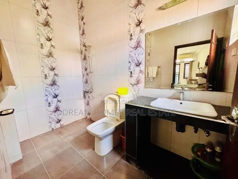 Luxury 5 Bedroom Home for Sale – Pitakotte