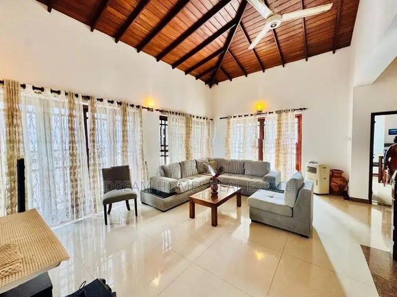 Luxury 5 Bedroom Home for Sale – Pitakotte