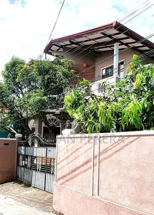 Piliyandala inner city 5 bedrooms house for sale .