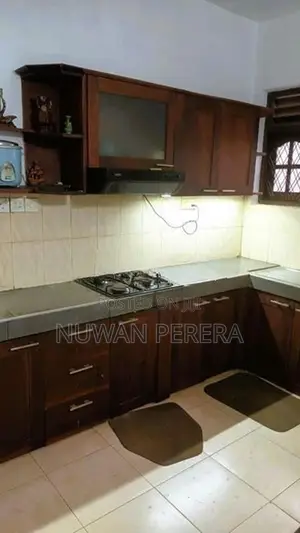Piliyandala inner city 5 bedrooms house for sale .