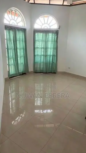 Piliyandala inner city 5 bedrooms house for sale .