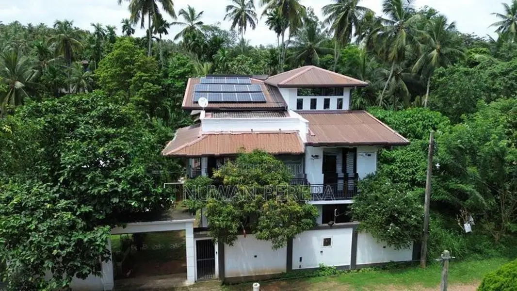 Piliyandala 6 bedrooms solar generated house for sale .