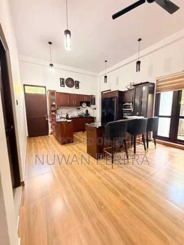 Piliyandala 6 bedrooms solar generated house for sale .