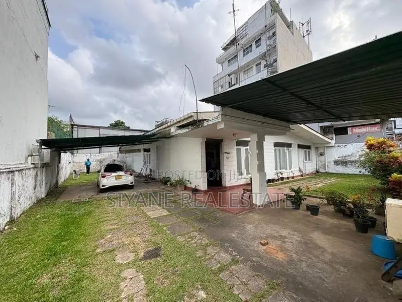 Prime Land with Old House for Sale – Nawala Road