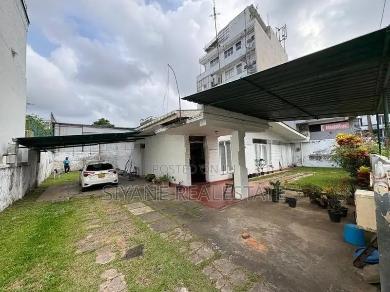 Prime Land with Old House for Sale – Nawala Road