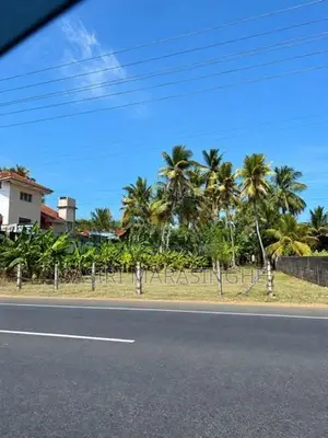 Commercial Land in Marawila