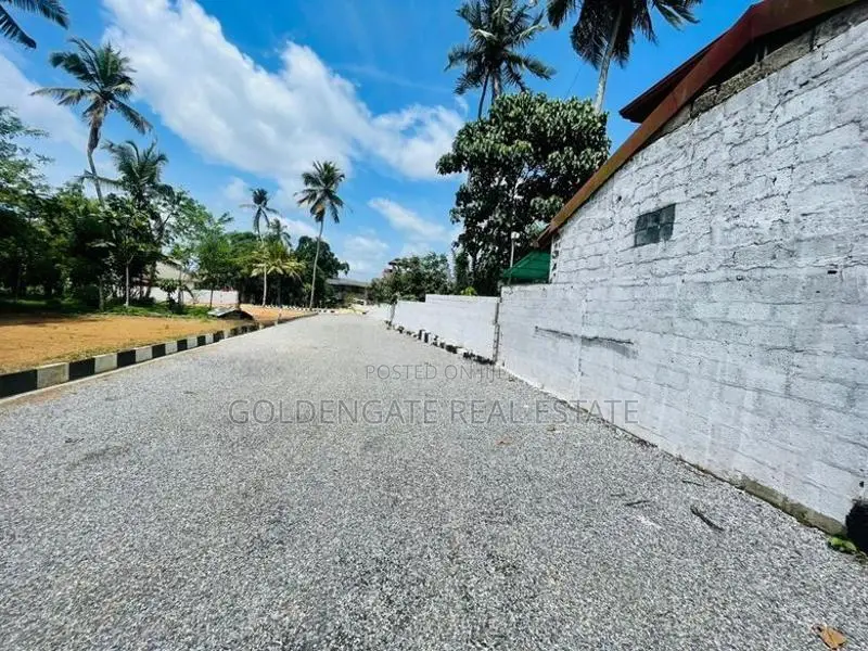 Residential Land for Sale Near the Kandy Rd in Yakkala