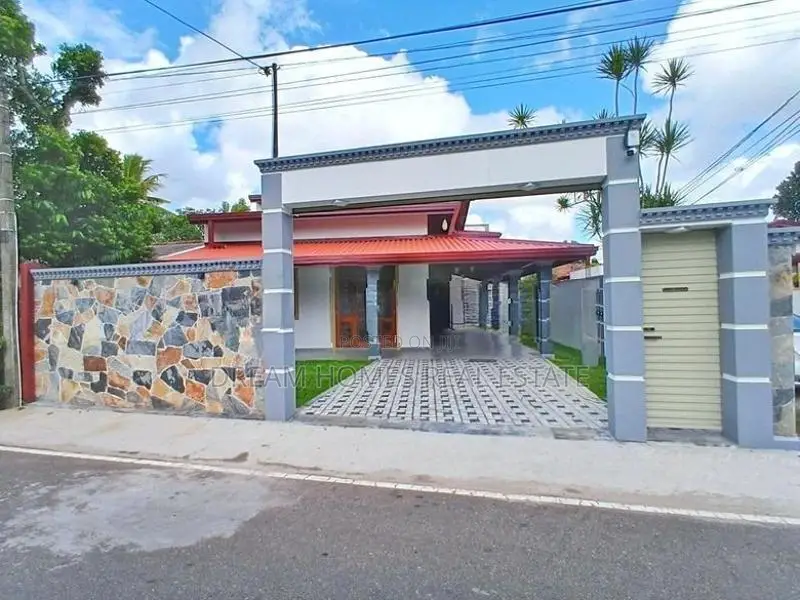 4BR House with 3 Vehicle Parking – Makandana