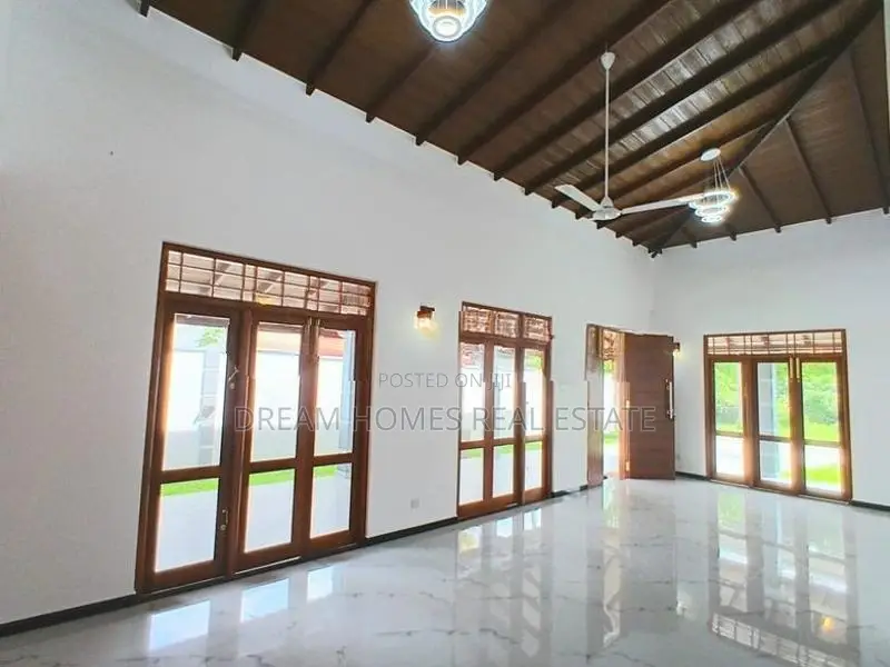 4BR House with 3 Vehicle Parking – Makandana