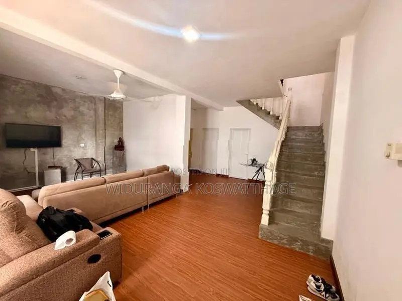 Two Story House for Sale in Battaramulla Koswatta