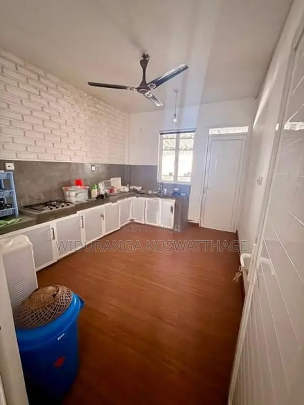 Two Story House for Sale in Battaramulla Koswatta