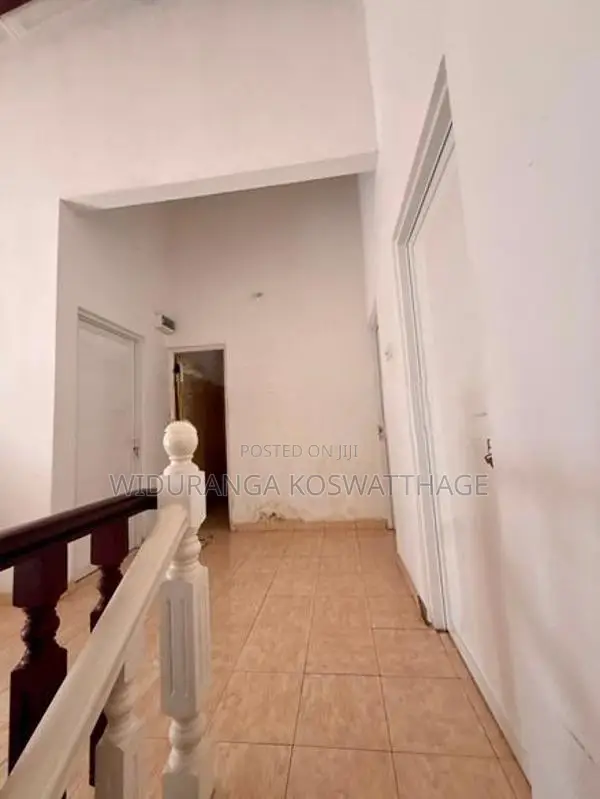 Two Story House for Sale in Battaramulla Koswatta
