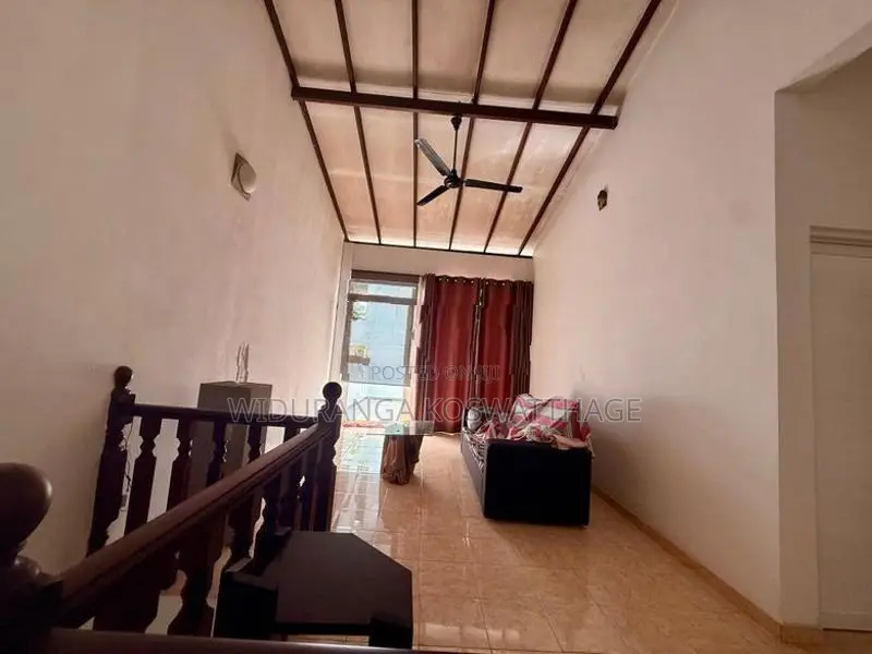 Two Story House for Sale in Battaramulla Koswatta