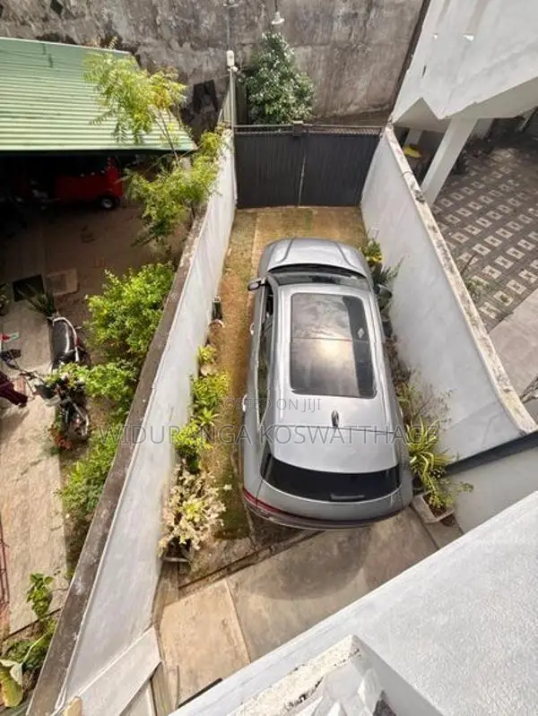 Two Story House for Sale in Battaramulla Koswatta