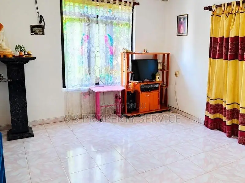 Land with a house for Sale in Polgasowita (SSPL-488)
