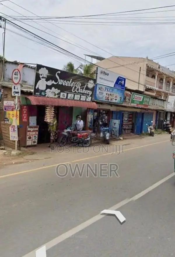 கோண்டாவில் சந்தியில் கடைகளுடன் கூடிய நிலம் விற்பனைக்கு