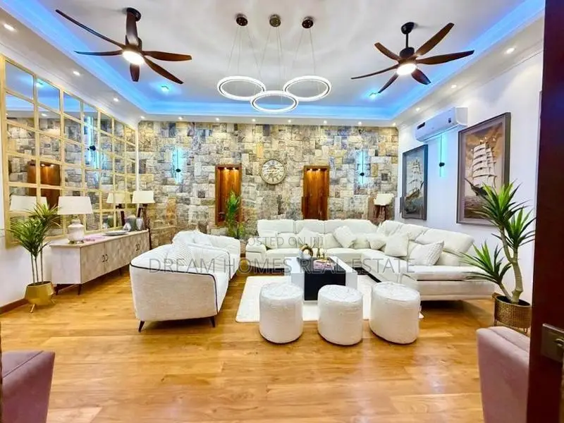 Super Luxury 6,000 Sq.Ft House with Lift – Battaramulla