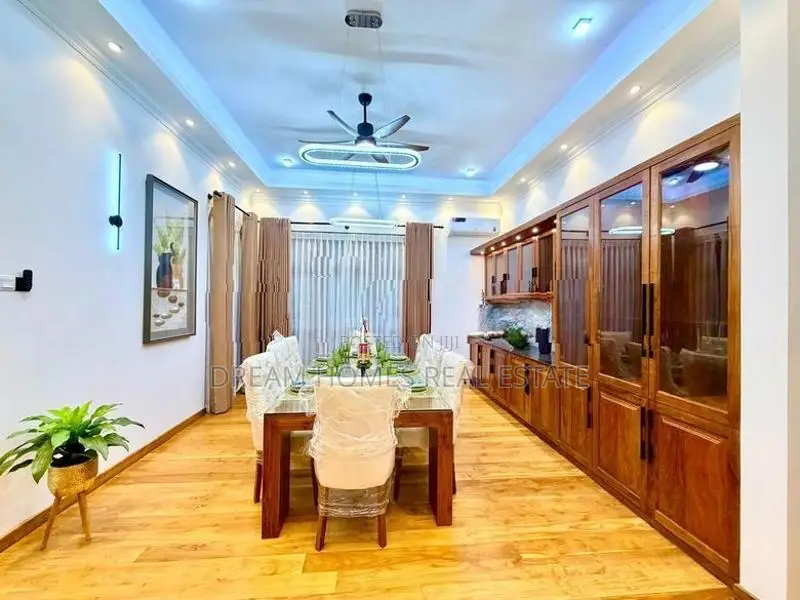 Super Luxury 6,000 Sq.Ft House with Lift – Battaramulla