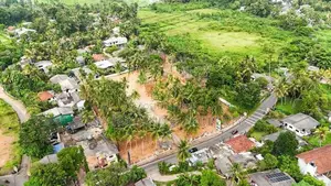 ව්‍යාපාරික බිම් කොටස් පානදුර හිරණ බස් පාරට මුහුණලා