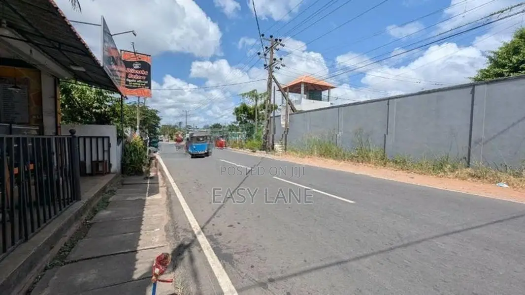 ඒකල නගරයෙන් වටිනා ඉඩමක් විකිණීමට