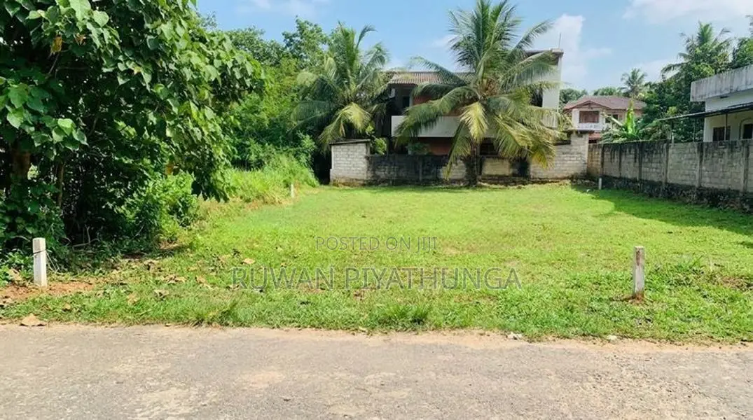 රුක්මල්ගම පර්චස් 15 ක ඉඩමක් විකිණීමට
