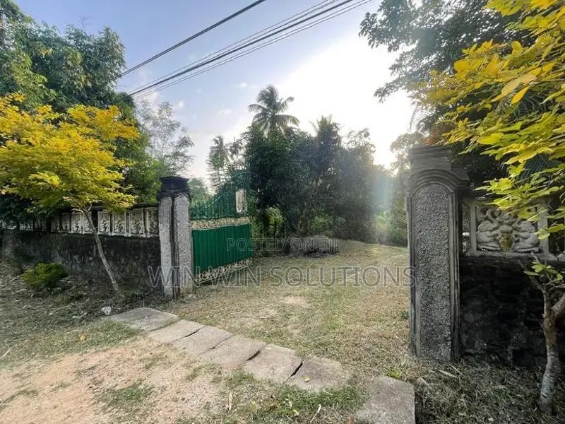 Prime Land For Sale in Polgahawela