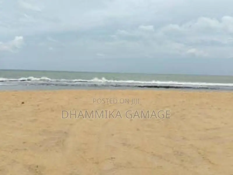 මුහුදට මායිම් සුන්දර ඉඩම විකිනිමට